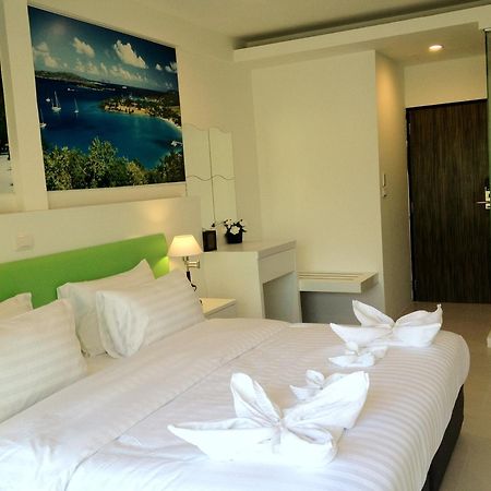 Armoni Patong Beach Hotel Exterior foto
