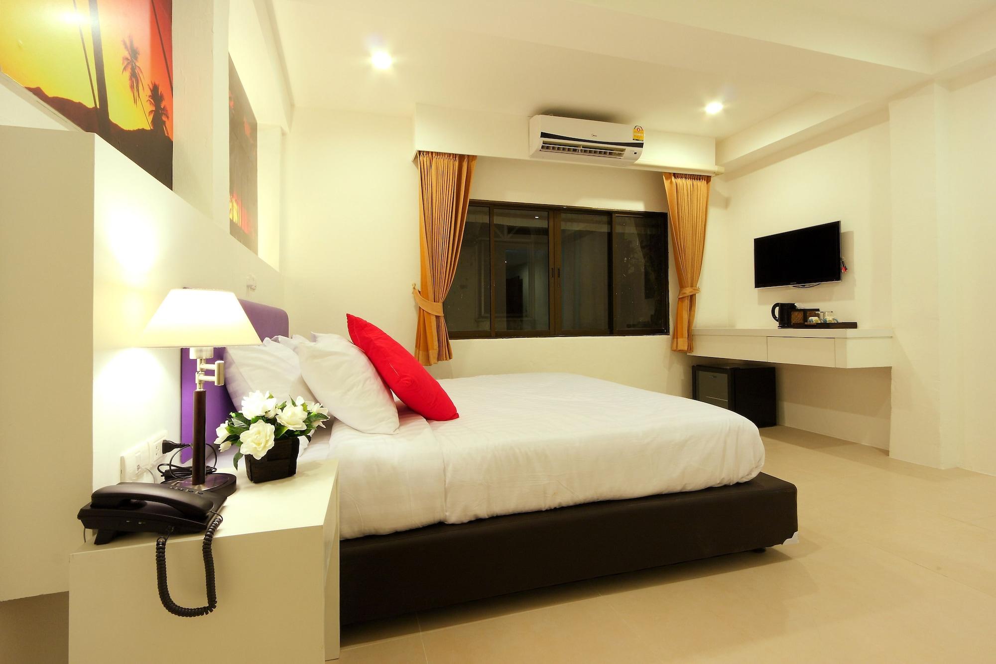 Armoni Patong Beach Hotel Exterior foto