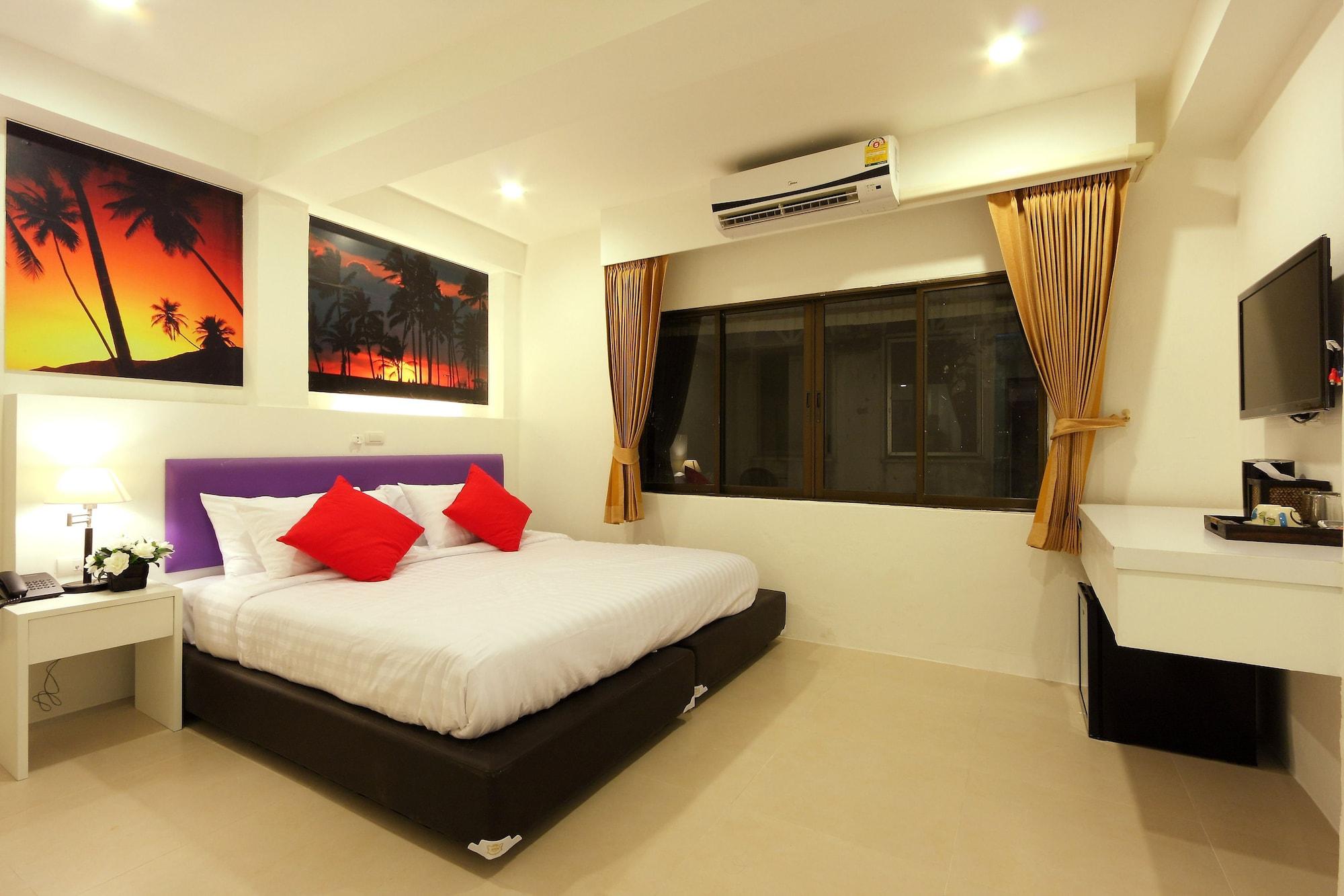 Armoni Patong Beach Hotel Exterior foto