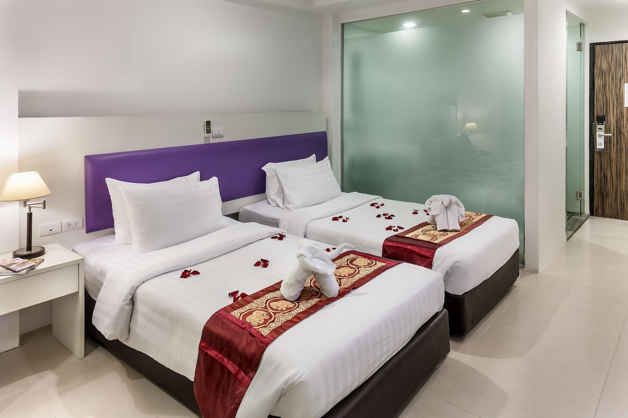 Armoni Patong Beach Hotel Exterior foto