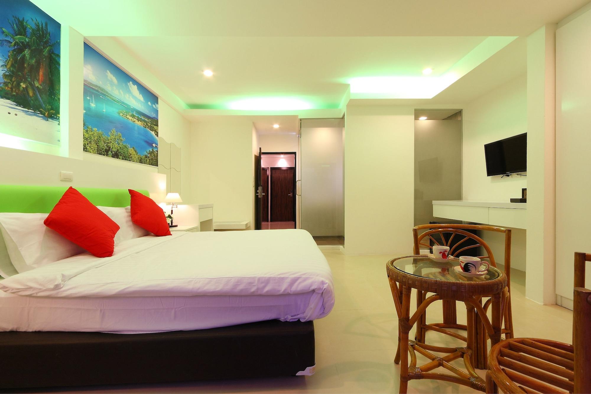 Armoni Patong Beach Hotel Exterior foto