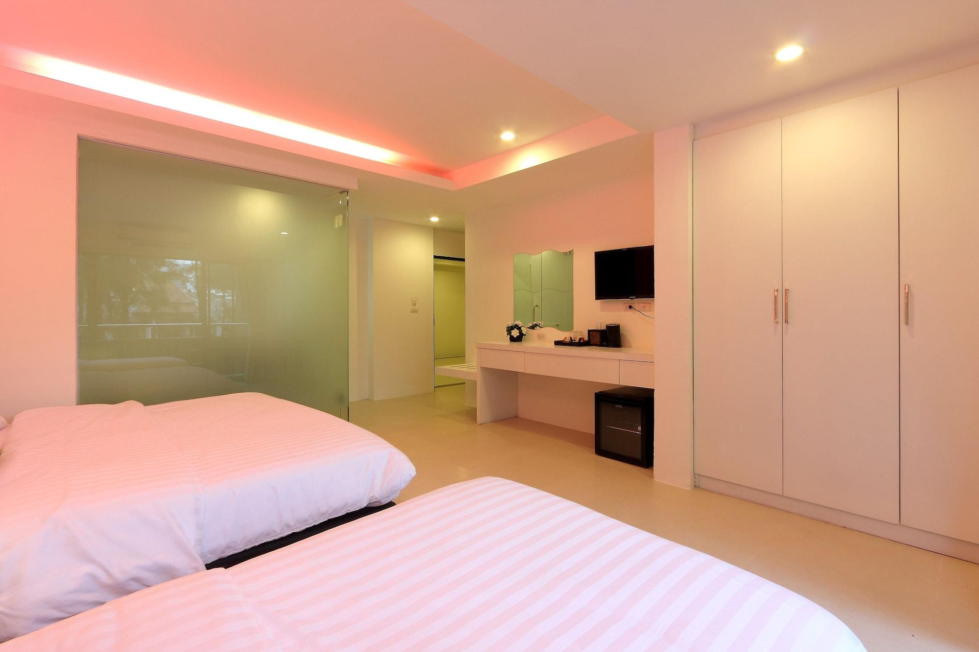 Armoni Patong Beach Hotel Exterior foto