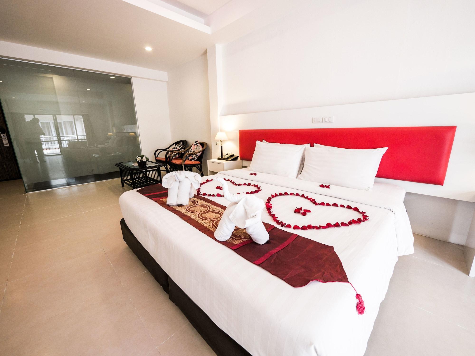 Armoni Patong Beach Hotel Exterior foto