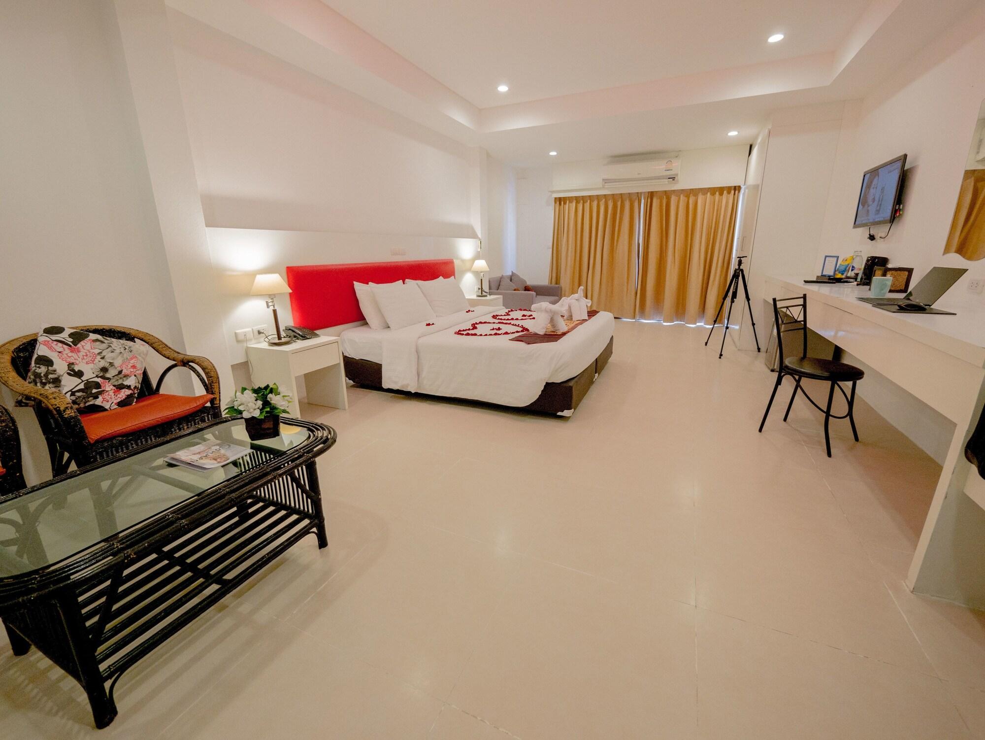 Armoni Patong Beach Hotel Exterior foto