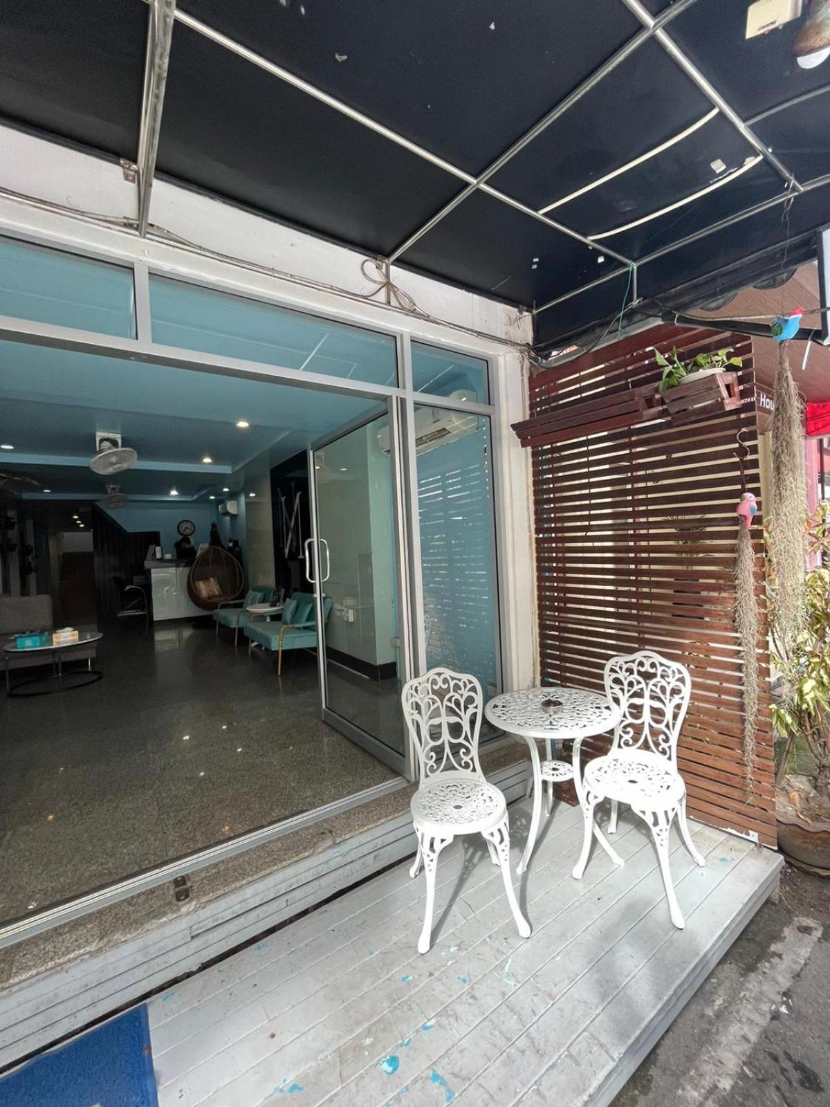 Armoni Patong Beach Hotel Exterior foto