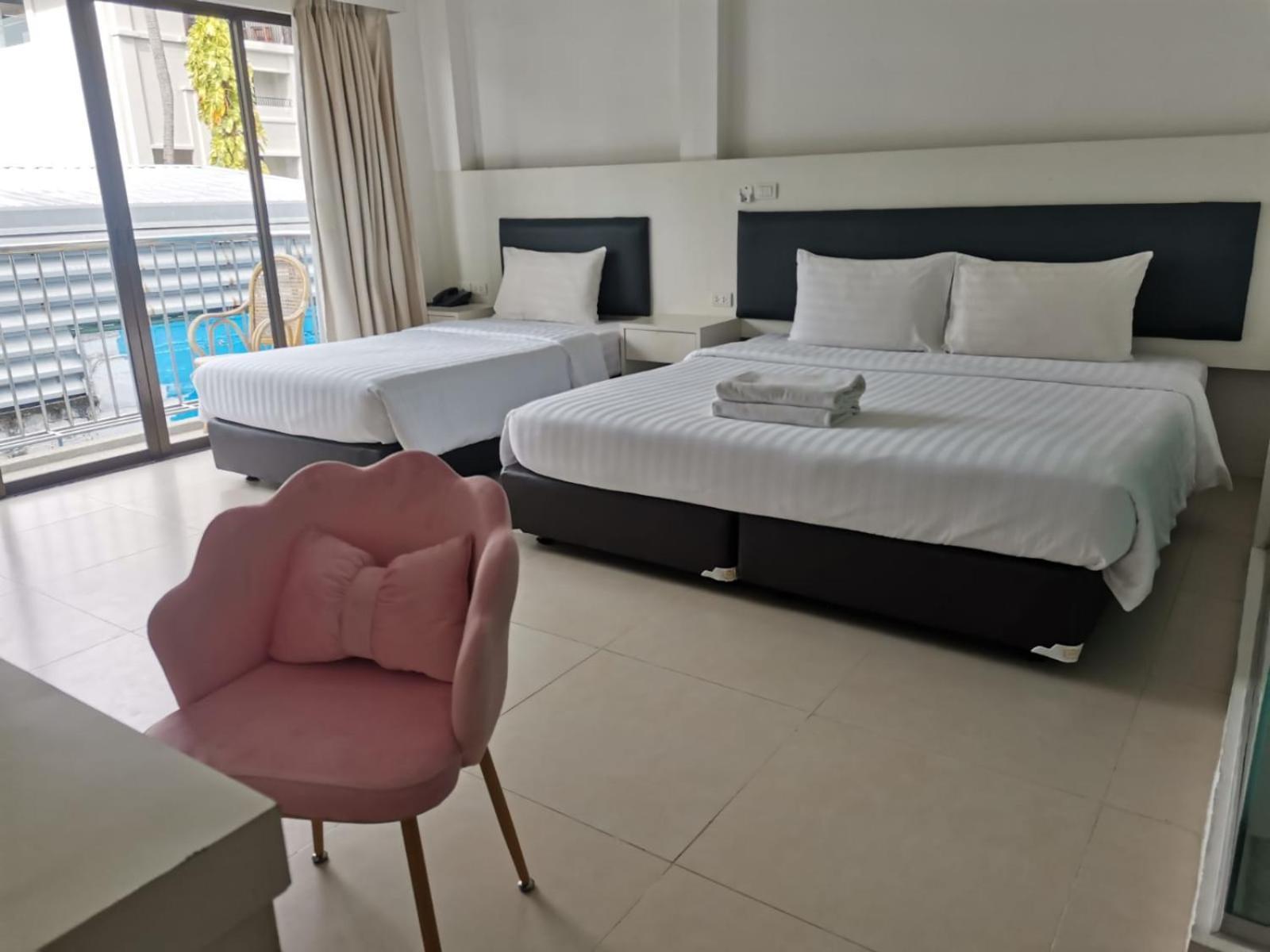 Armoni Patong Beach Hotel Exterior foto