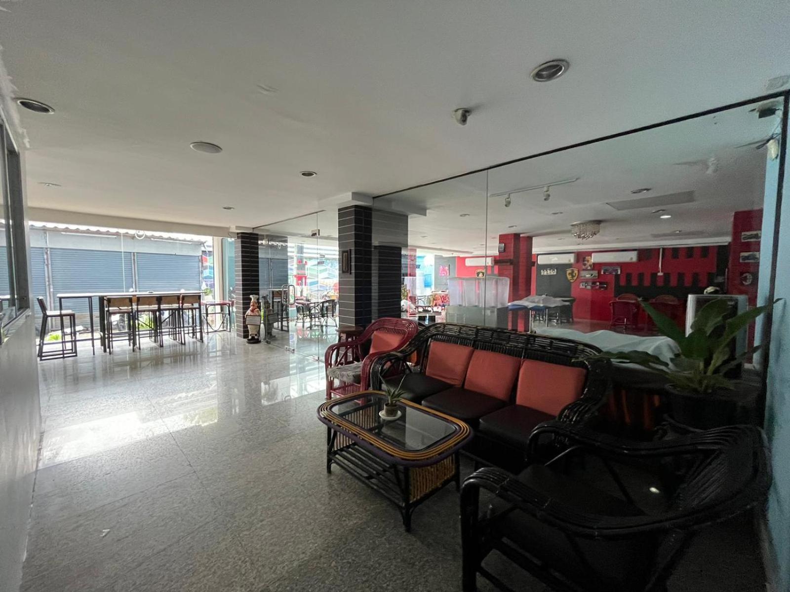 Armoni Patong Beach Hotel Exterior foto