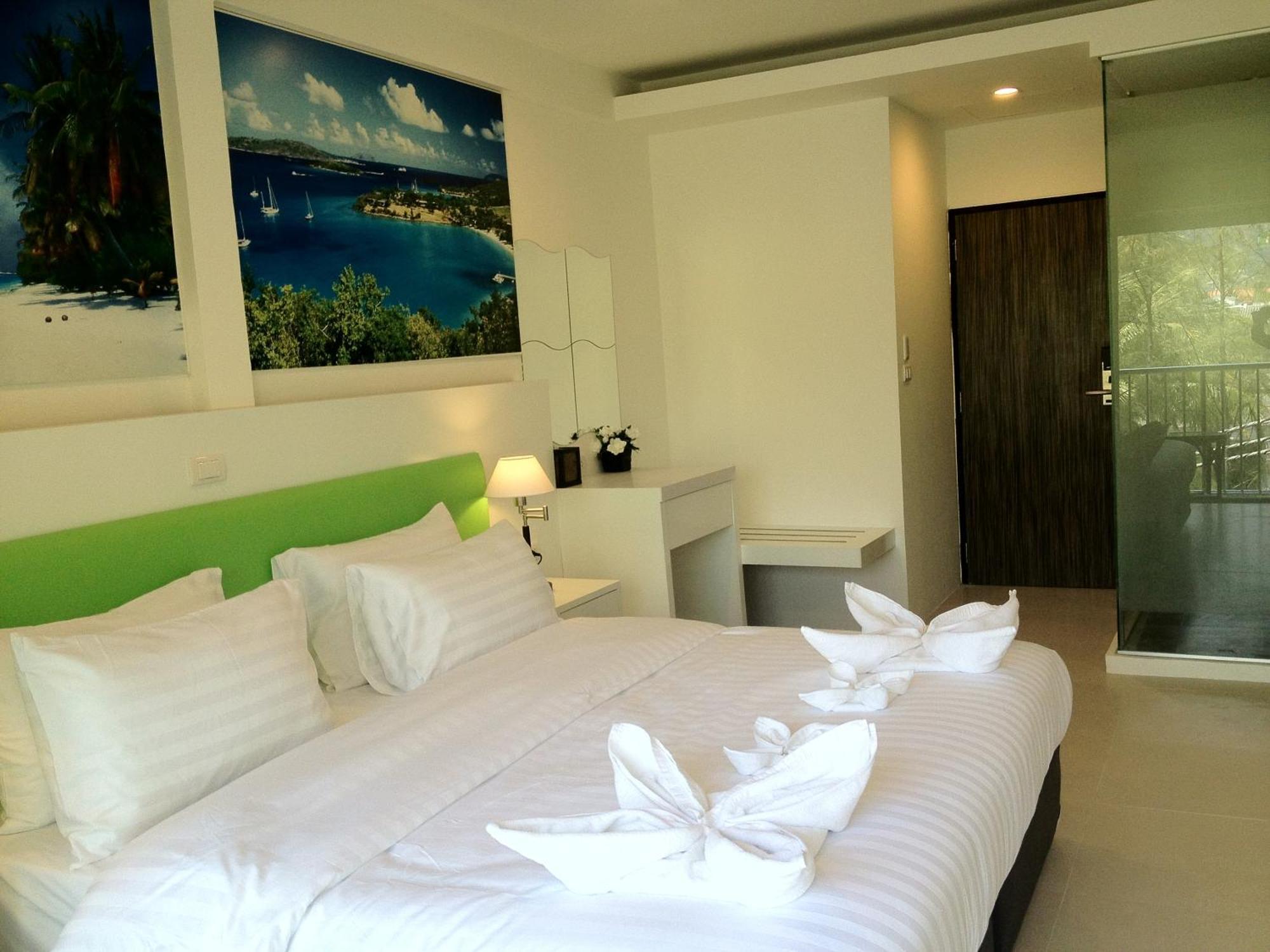 Armoni Patong Beach Hotel Exterior foto
