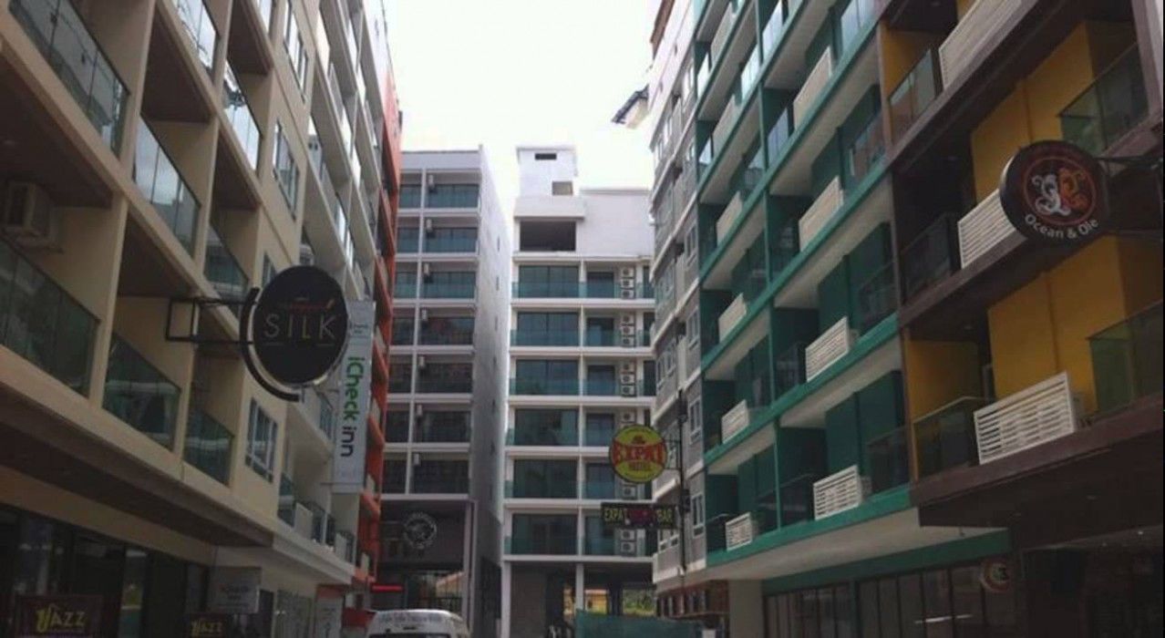 Armoni Patong Beach Hotel Exterior foto