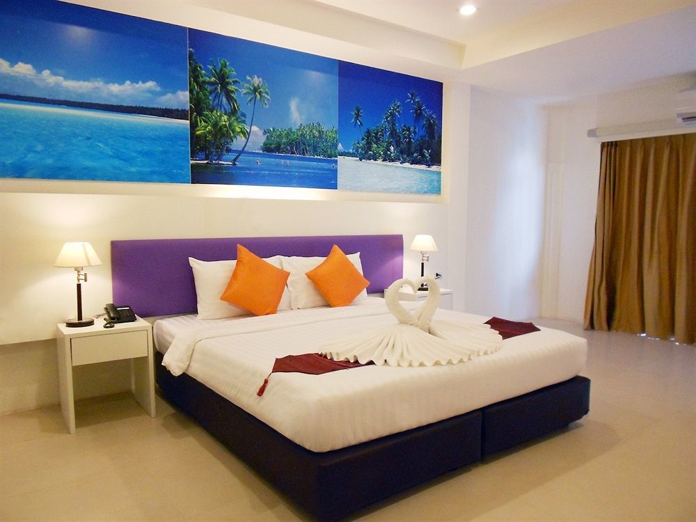 Armoni Patong Beach Hotel Exterior foto