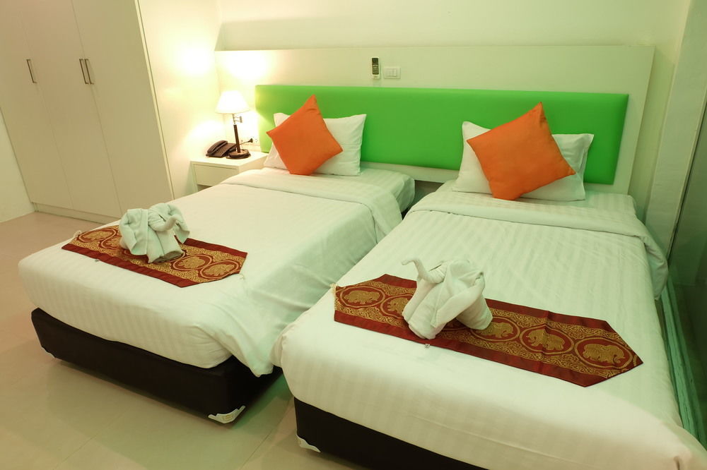 Armoni Patong Beach Hotel Exterior foto