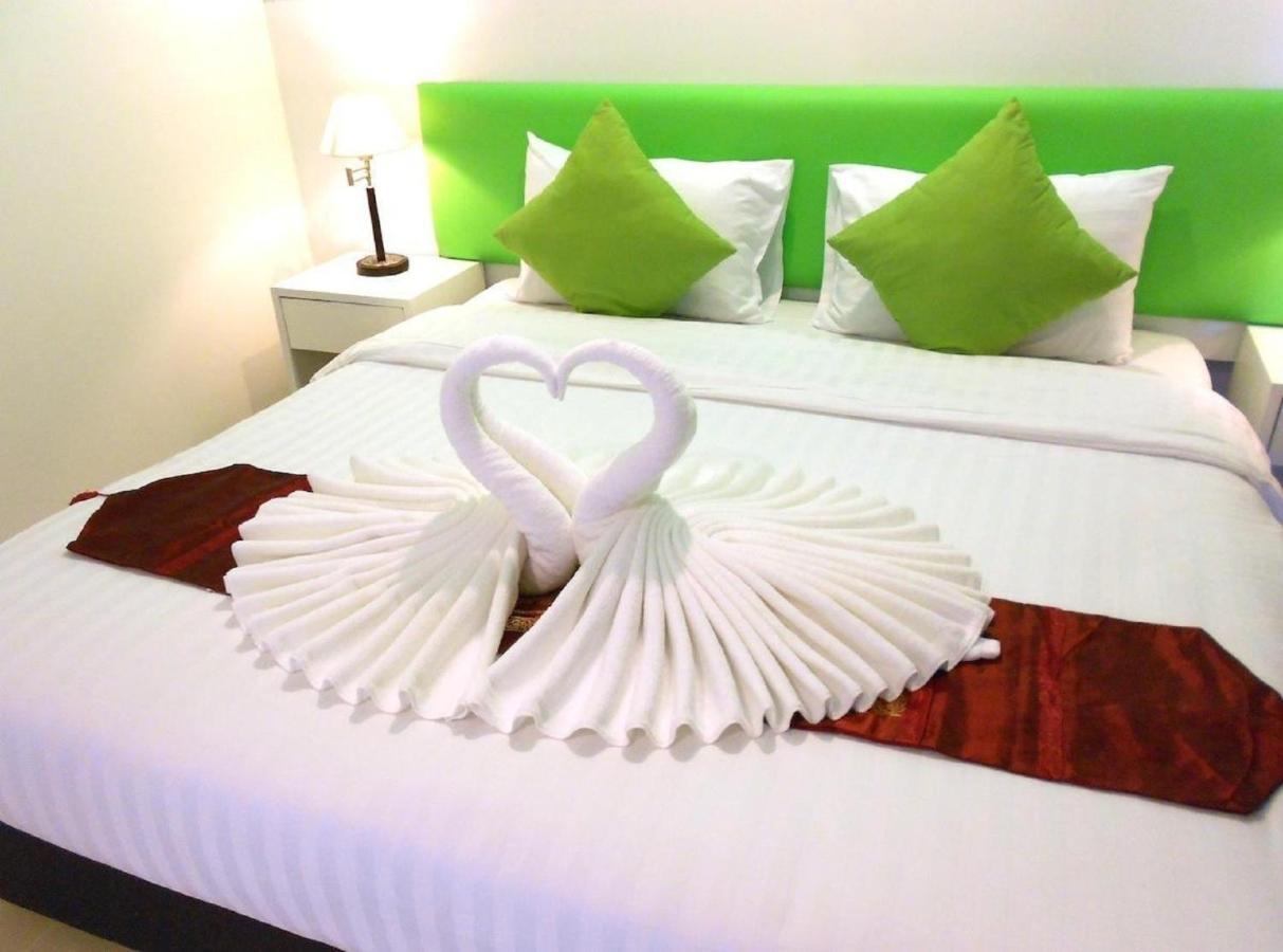 Armoni Patong Beach Hotel Exterior foto