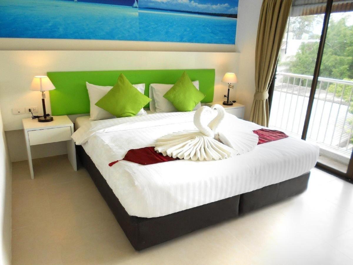 Armoni Patong Beach Hotel Exterior foto